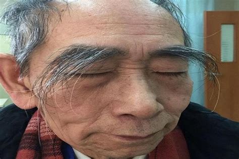 眉毛幾歲變白|男人過了50歲眉毛變長，意味著長壽？眉毛變白可能暗示疾病！